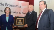 Entrega del Premio Leonés en el Extranjero a D. José Manuel Reyero García