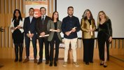 La Decana del Colegio de Economistas de León, Dña. María Díez Revilla con los nuevos colegiados