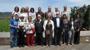 Foto de grupo de la visita a la bodega