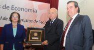 Entrega del Premio Leonés en el Extranjero a D. José Manuel Reyero García