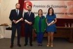 La Decana hace entrega del diploma de Economista a los nuevos colegiados 