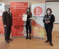 Entrega el premio nuestra Decana, Dña. Nuria González Rabanal y el Decano de la Facultad de Económicas, D. José Ángel Miguel Dávila