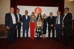 Junta de Gobierno del Colegio de Economistas de León con la premiada