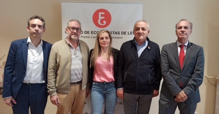 De izqda. a dcha.: Gerardo Domínguez Paredes, J. Ángel Miguel Dávila, María Díez Revilla, Dionisio Domínguez Mendoza y Juan Mª Vallejo Fernández.