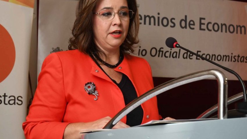 Intervención de la Decana, Doña Nuria González Rabanal